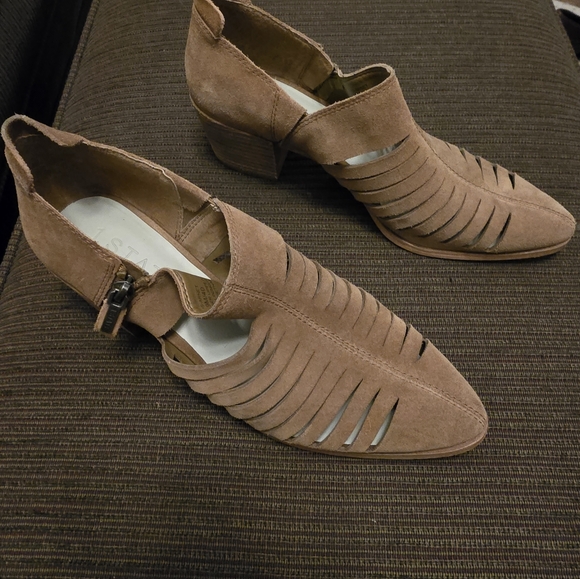 1. State Tan Suede Cut-Out Sandals - Picture 4 of 6